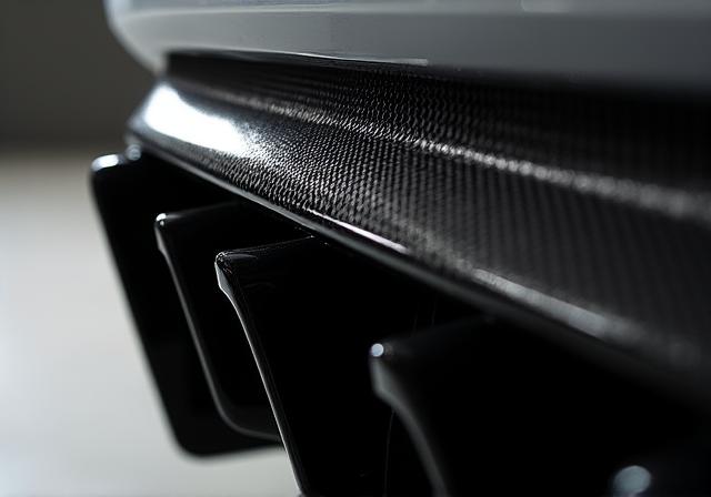 エアロダイナミクスとカーボンパーツ